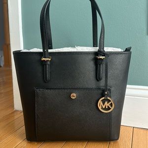Michael Kors Jet Set Snap Pocket Tote